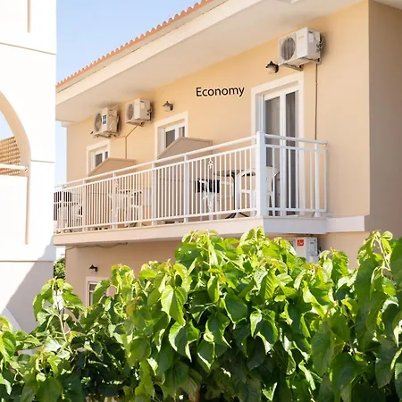 Pahnis Apartmanhotel Alikanász