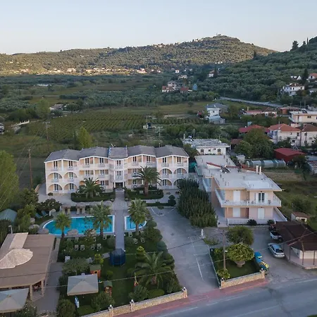 Pahnis Aparthotel 3*